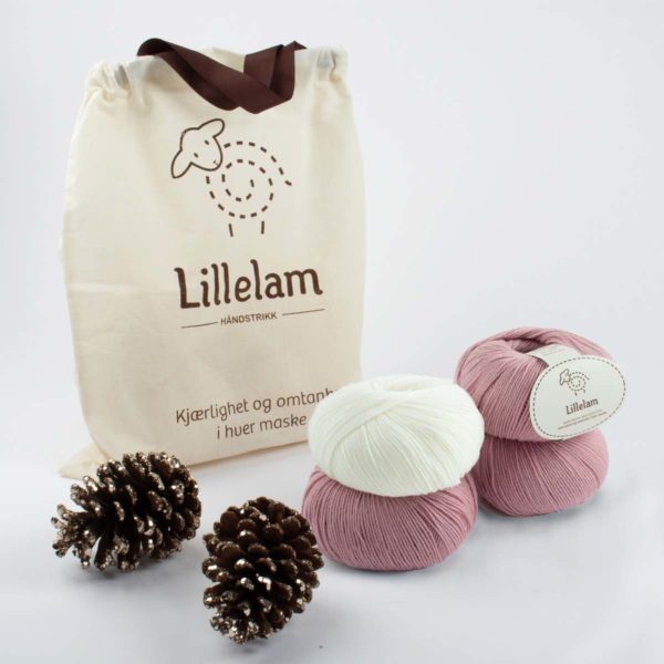 Lillelam_Strikkepakke_lyng Håndstrikkepakke Barn - Lillelam Strikkepakke lyng
