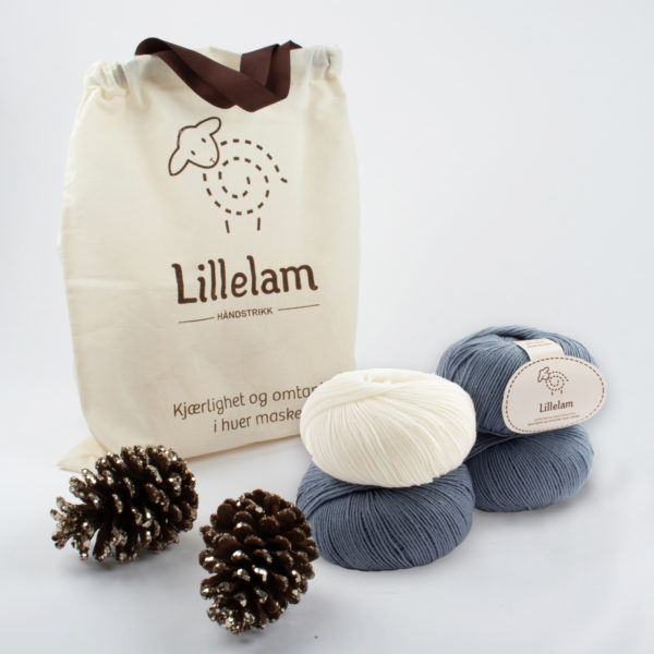 Lillelam_Strikkepakke_mellomblå Håndstrikkepakke Barn - Lillelam Strikkepakke mellombla