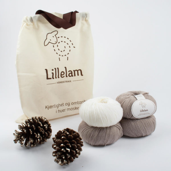 Lillelam_Strikkepakke_beige Håndstrikkepakke Barn - Lillelam Strikkepakke beige
