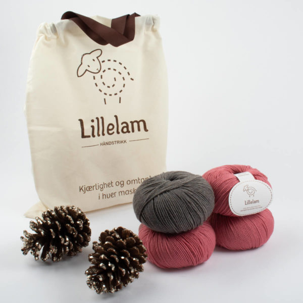 Lillelam_Strikkepakke_cerise Håndstrikkepakke Barn - Lillelam Strikkepakke cerise