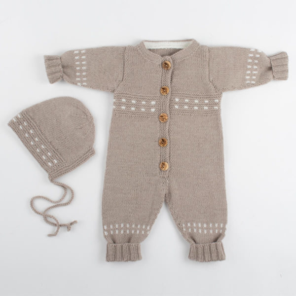 Strikkepakke Classic sparkedress - Lillelam handstrikk Sparkedress babylue beige 1