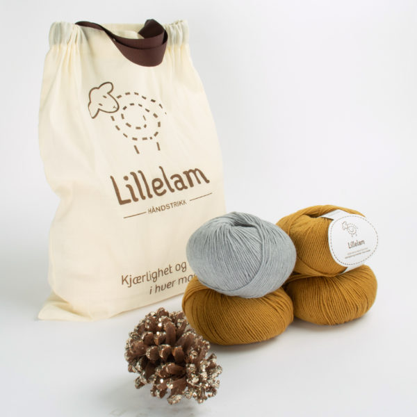 Lillelam_Strikkepakke_oker Håndstrikkepakke Barn - Lillelam Strikkepakke oker