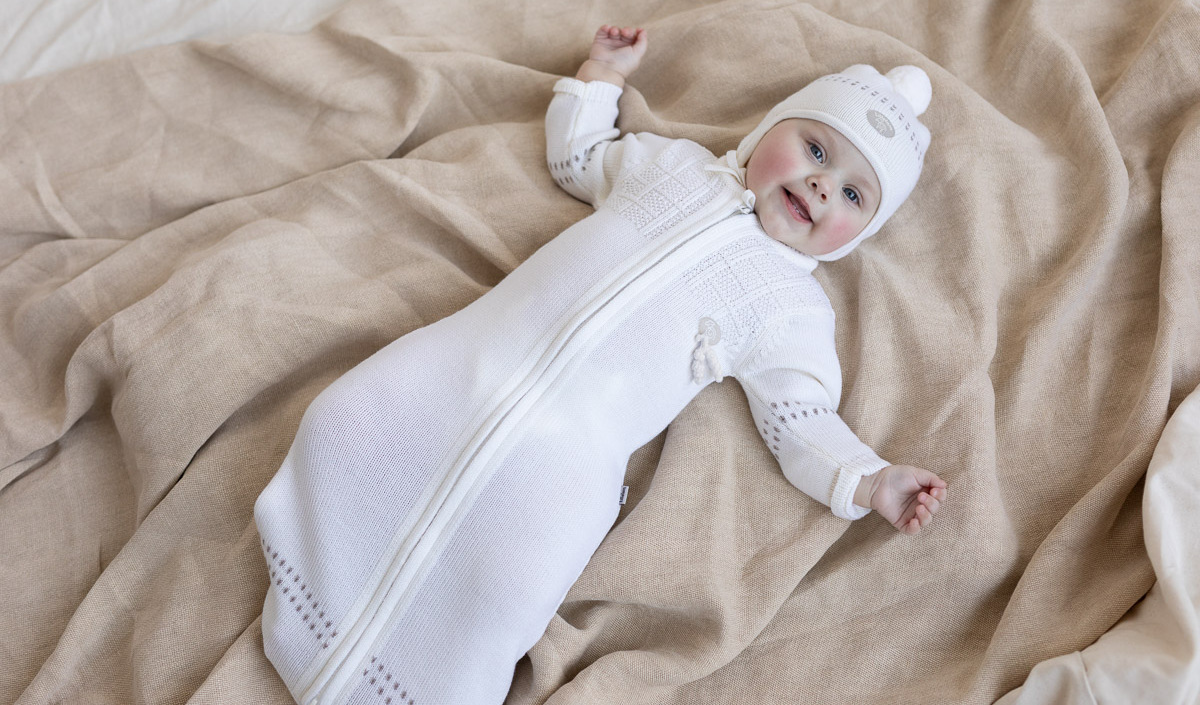 - Forside - Sleepingbag hat classic white desktop Lillelam 100% merinoull